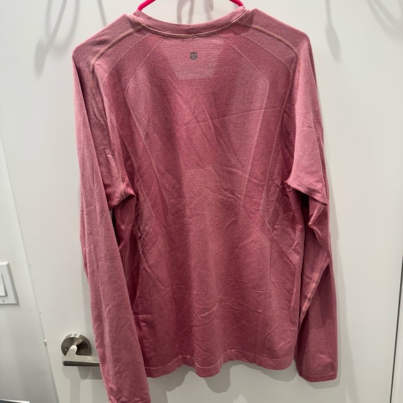 Men’s Lululemon Long Sleeve Size Large - Picture 2 of 2